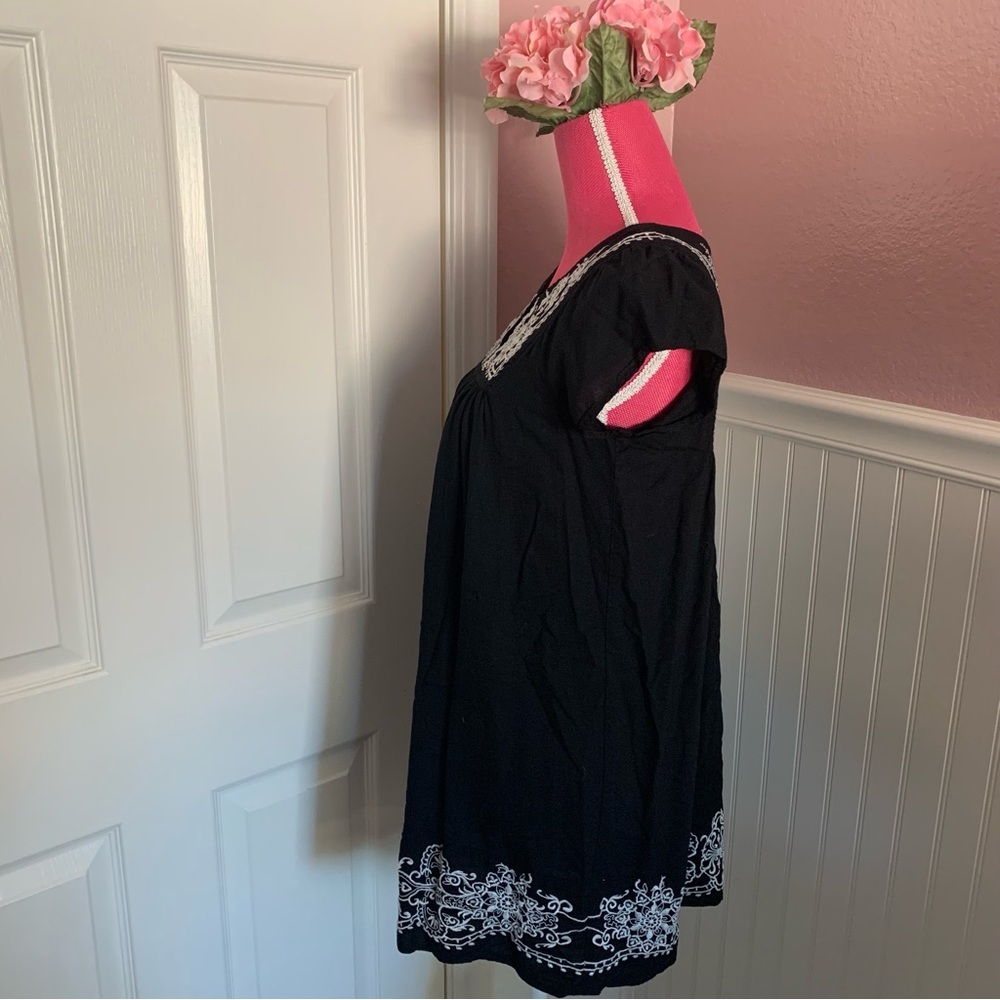 Black Short Sleeved Dress or Tunic with White Embroidery size Medium - Picture 4 of 9